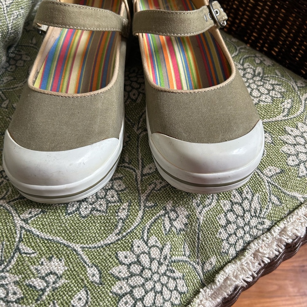 Danskos canvas Mary Jane style shoes, like new - Picture 6 of 7
